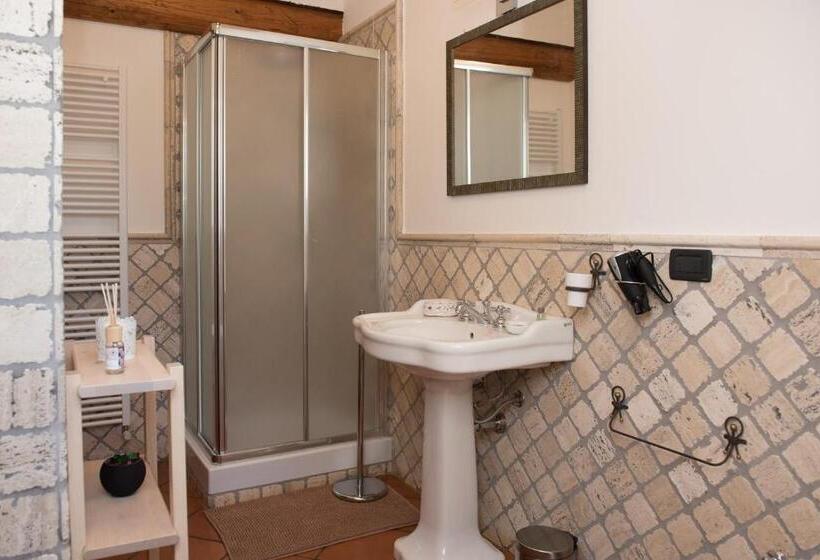 غرفة قياسية, B&b I Pini Di Storaco