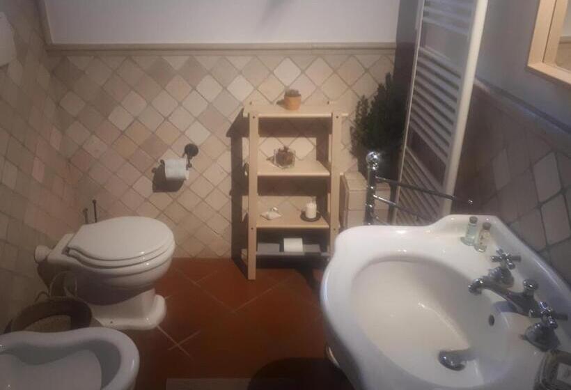 غرفة قياسية, B&b I Pini Di Storaco