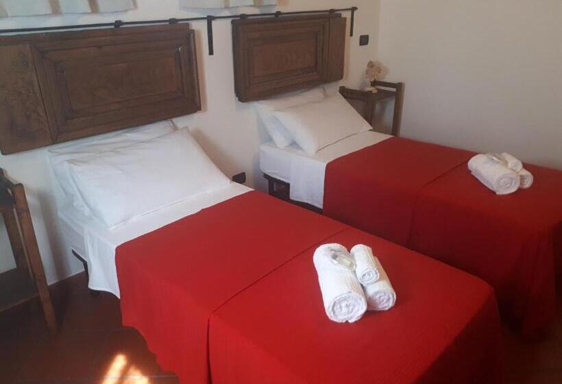 غرفة قياسية, B&b I Pini Di Storaco