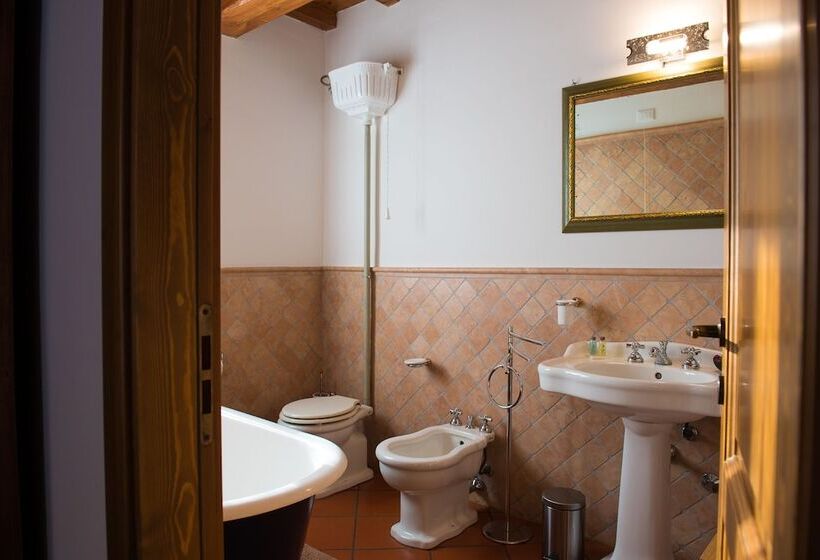 غرفة قياسية, B&b I Pini Di Storaco