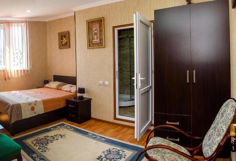 اتاق استاندارد با چشم‌انداز کوهستان, S.r