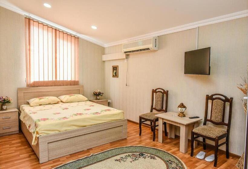 اتاق استاندارد با تخت بزرگ, S.r