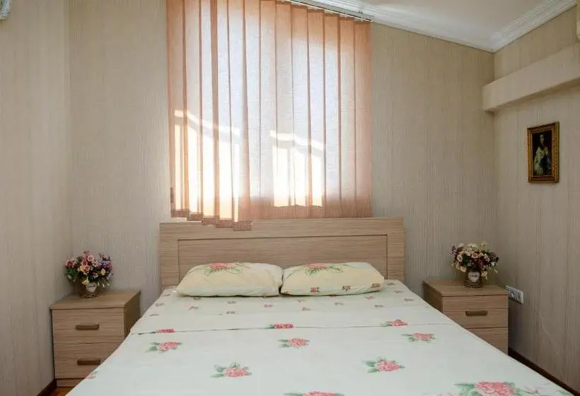 اتاق استاندارد با تخت بزرگ, S.r