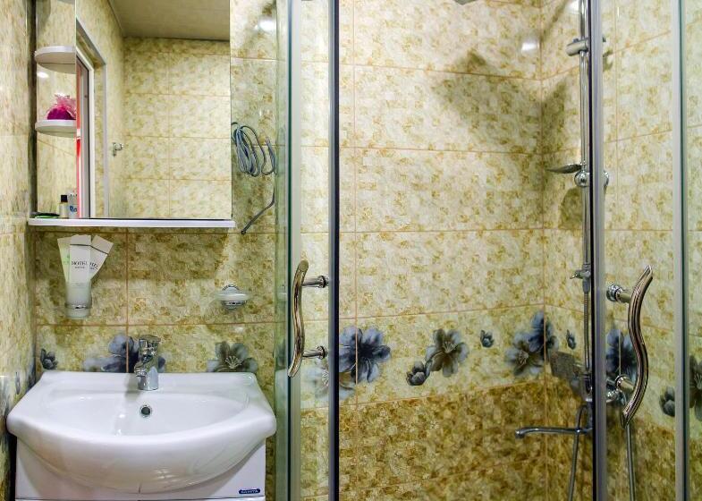 اتاق لوکس, S.r