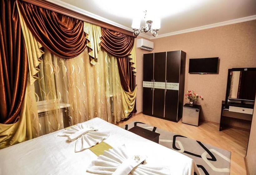 اتاق لوکس با تخت بزرگ, S.r