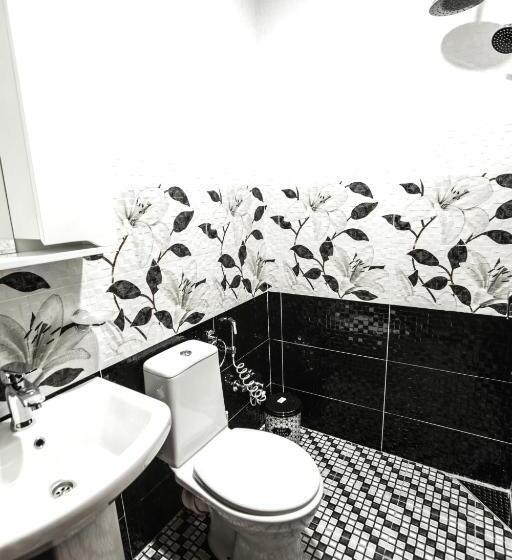 اتاق لوکس با تخت بزرگ, S.r