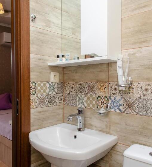 اتاق لوکس با بالکن, S.r