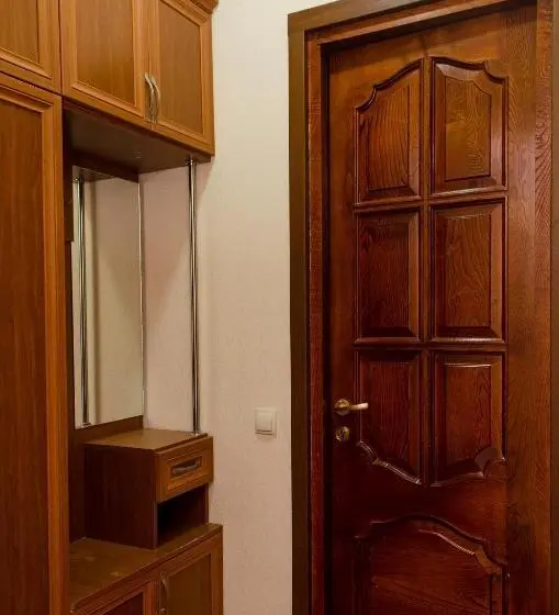 اتاق اکونومی, S.r