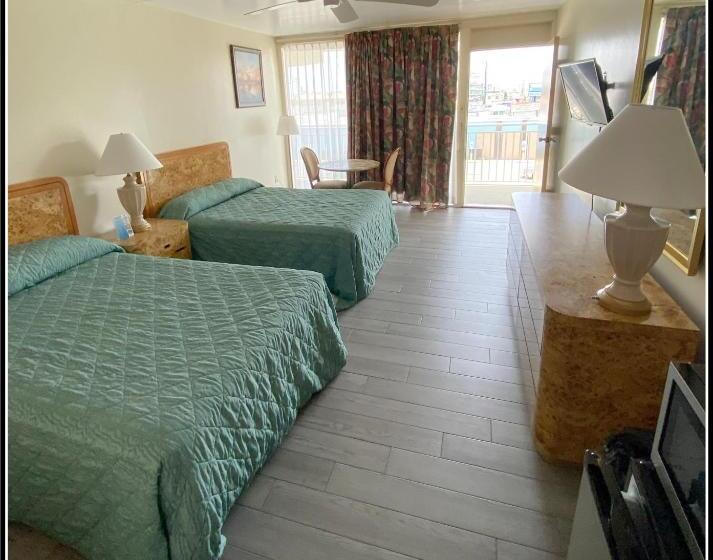 패밀리 룸, Landmark Motel