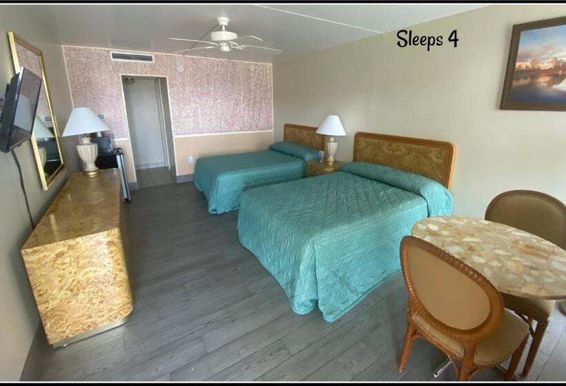 패밀리 룸, Landmark Motel