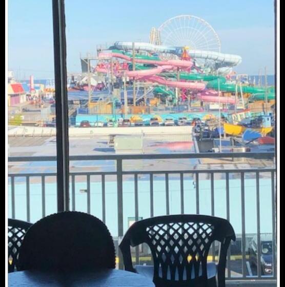 디럭스 패밀리 룸, Landmark Motel