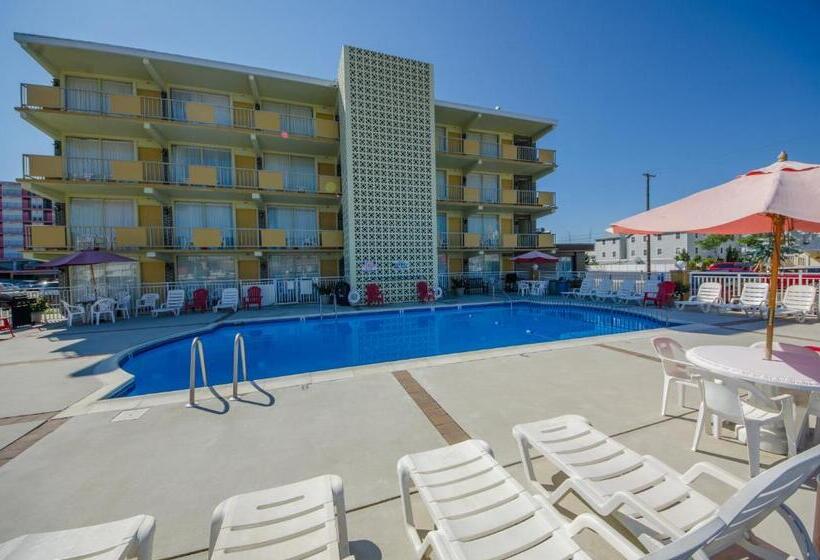 디럭스 트리플 룸, Landmark Motel