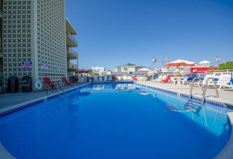 디럭스 트리플 룸, Landmark Motel