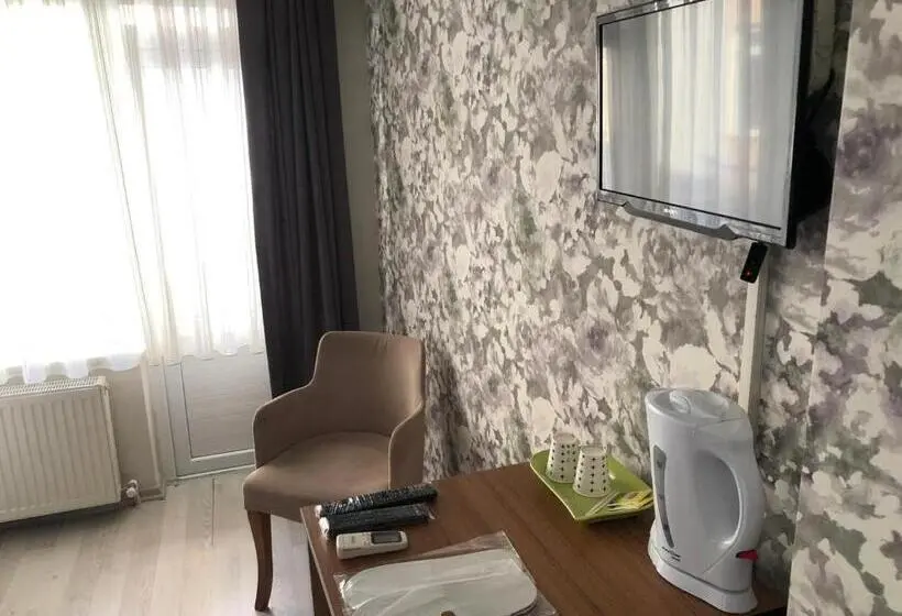 اتاق ساده سه‌ نفره, Tekinler Otel