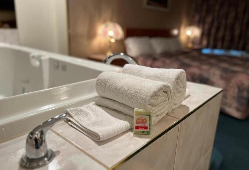 חדר סטנדרט עם מיטת קינג, Western Budget Motel #3 Whitecourt