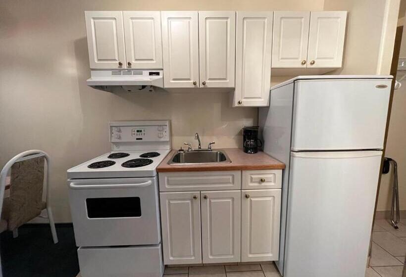 חדר דלוקס עם מיטת קינג, Western Budget Motel #3 Whitecourt