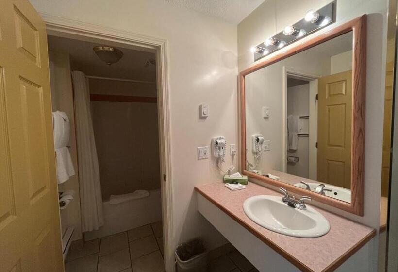 חדר דלוקס עם מיטת קינג, Western Budget Motel #3 Whitecourt