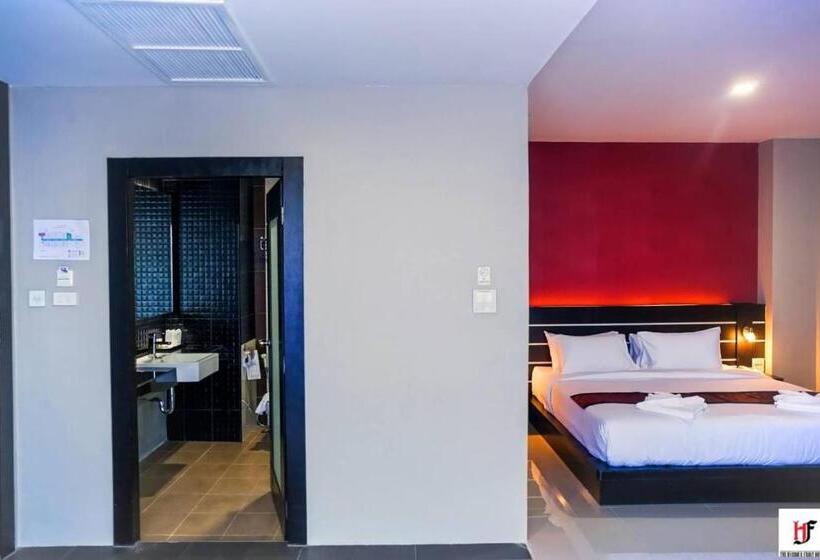 豪华房间, The Harbour Front