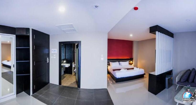 豪华房间, The Harbour Front