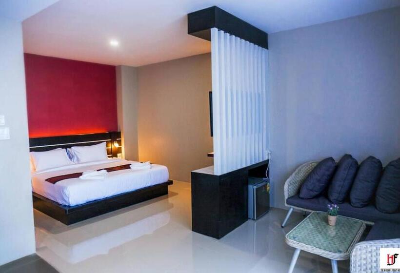 豪华房间, The Harbour Front