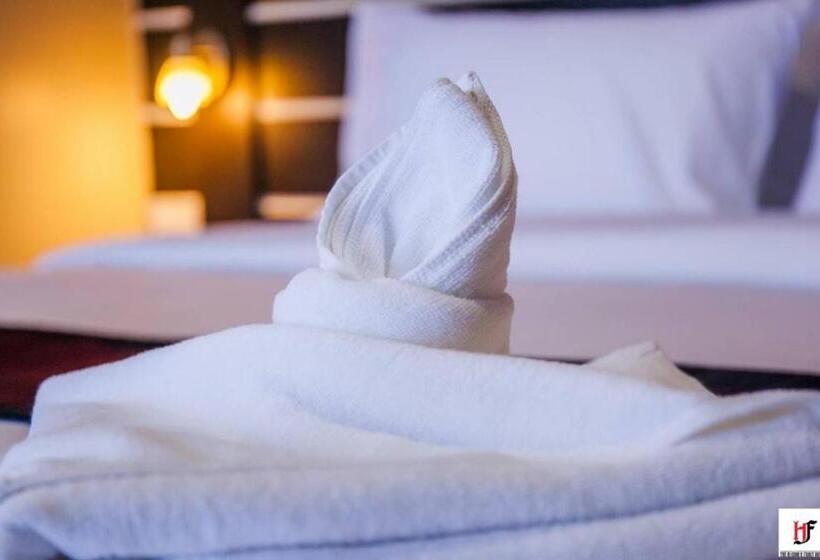 豪华房间, The Harbour Front