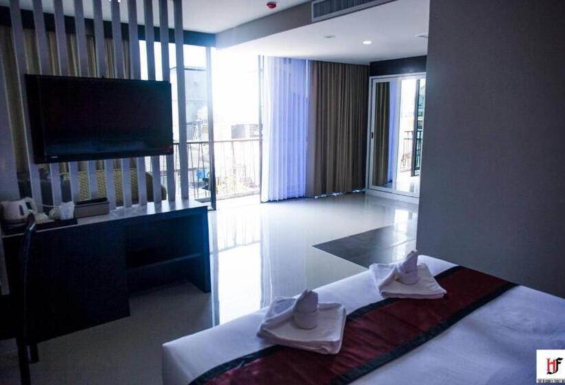 豪华房间, The Harbour Front