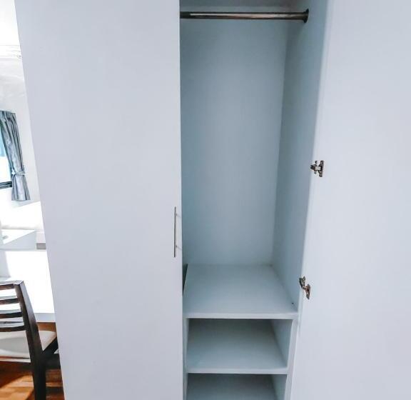 经济房, The Harbour Front