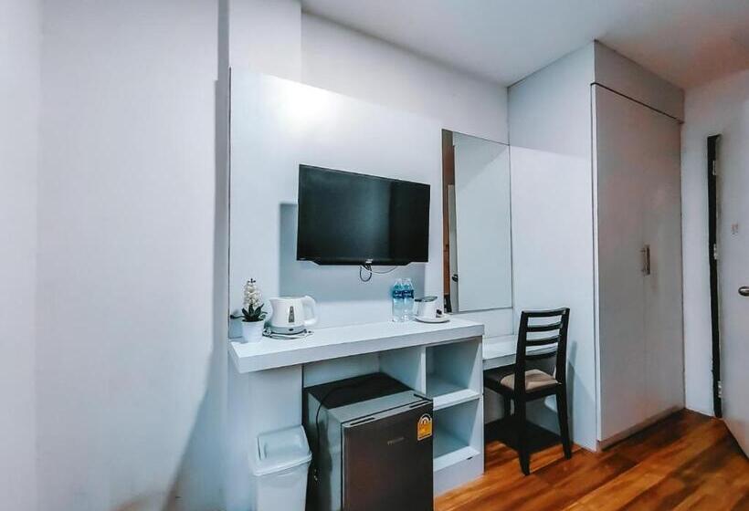 经济房, The Harbour Front