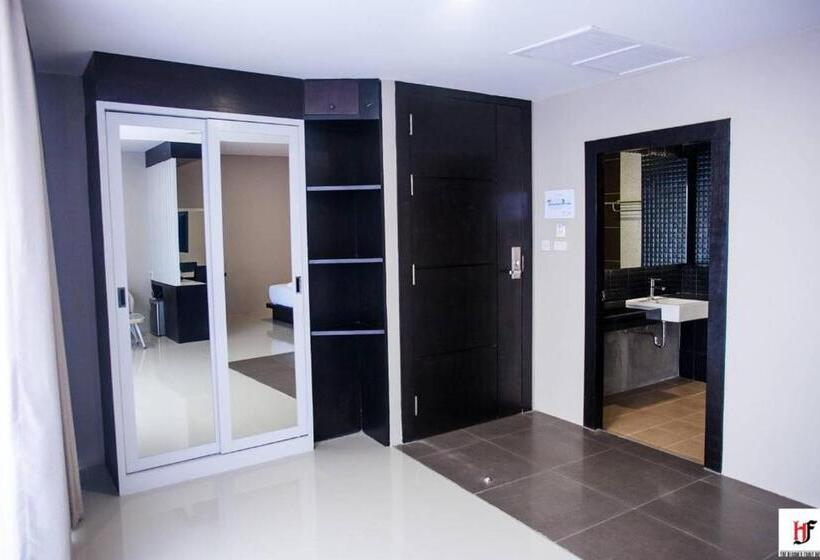 豪华房间, The Harbour Front