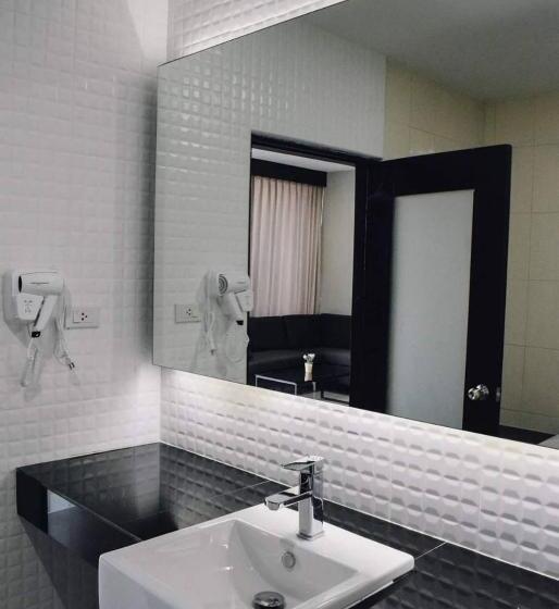 豪华房间, The Harbour Front