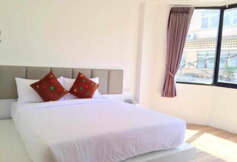 经济房, The Harbour Front