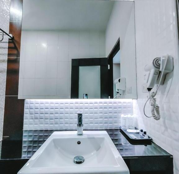 家庭间, The Harbour Front