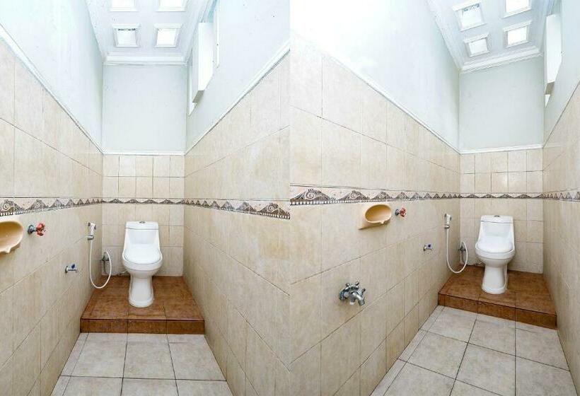 エコノミールーム, Oyo 2436  Kencana