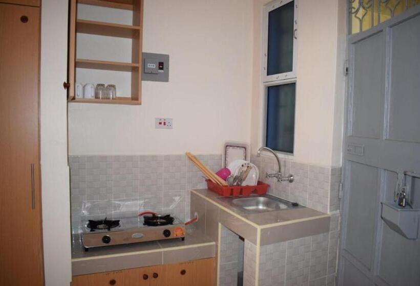 اتاق خانوادگی, Marya Shelters Limited