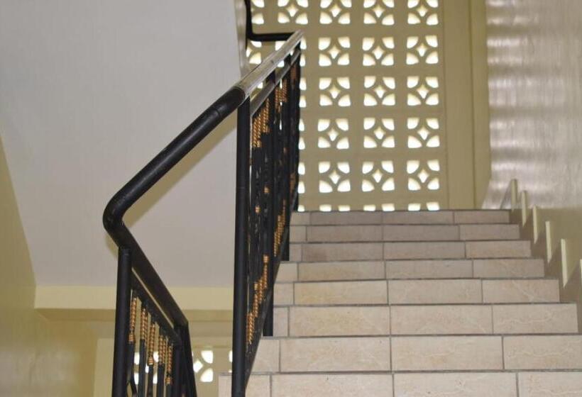 اتاق خانوادگی, Marya Shelters Limited