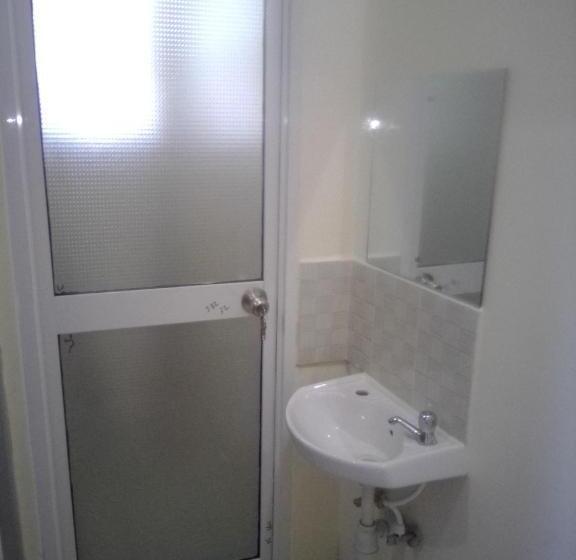 اتاق خانوادگی, Marya Shelters Limited