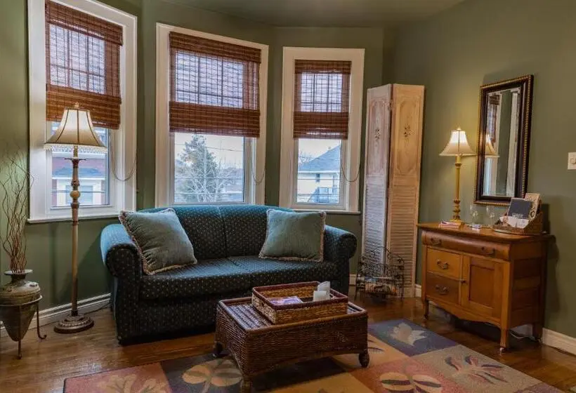 استودیوی لوکس, A Hidden Gem Bed And Breakfast