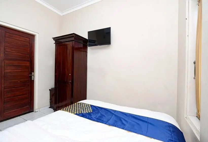 スタンダードルーム, Spot On 2414 Homestay Potroyudan Syariah