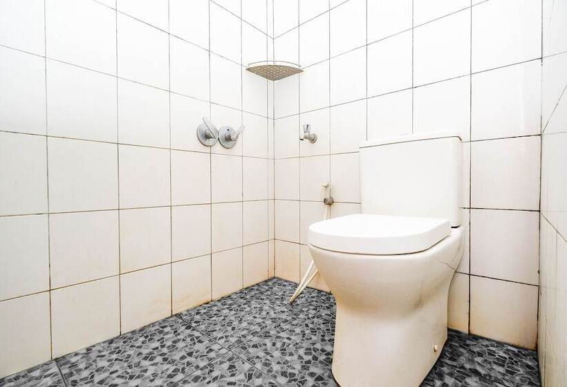 スタンダードルーム, Spot On 2414 Homestay Potroyudan Syariah