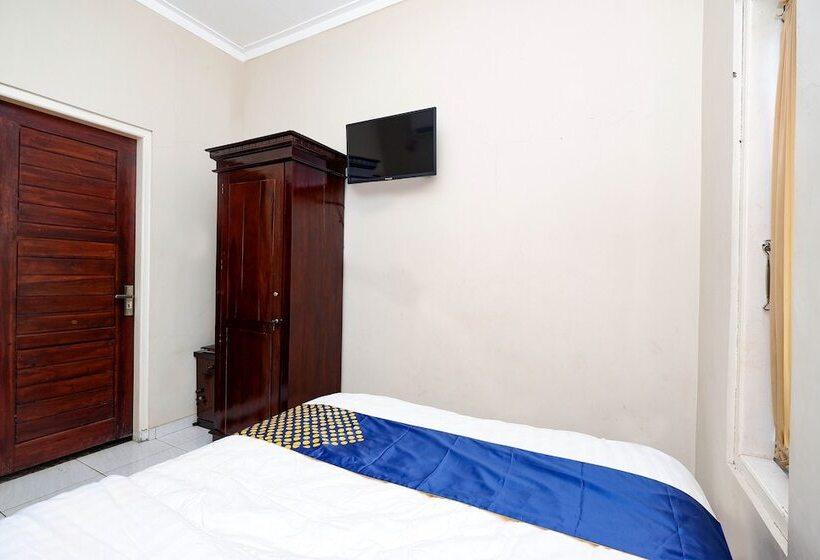 スタンダードルーム, Spot On 2414 Homestay Potroyudan Syariah