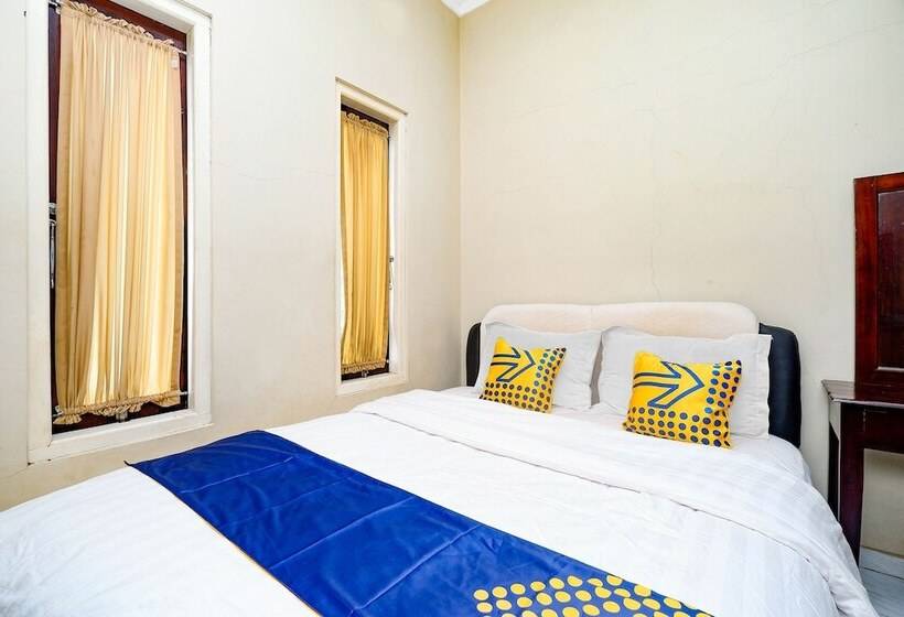 スタンダードルーム, Spot On 2414 Homestay Potroyudan Syariah