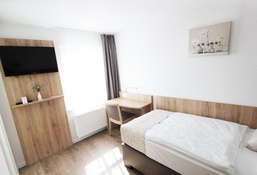 Quarto standart individual, Adler