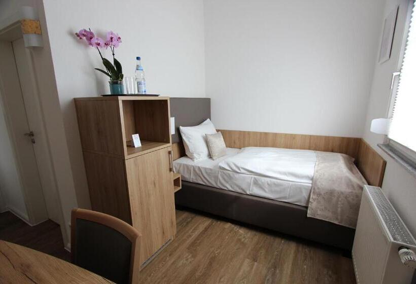 Quarto standart individual, Adler