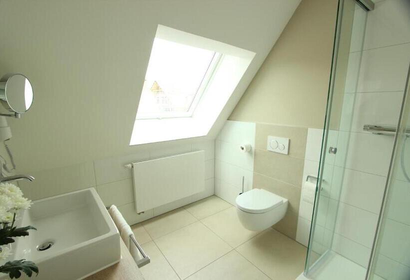 Quarto deluxe, Adler