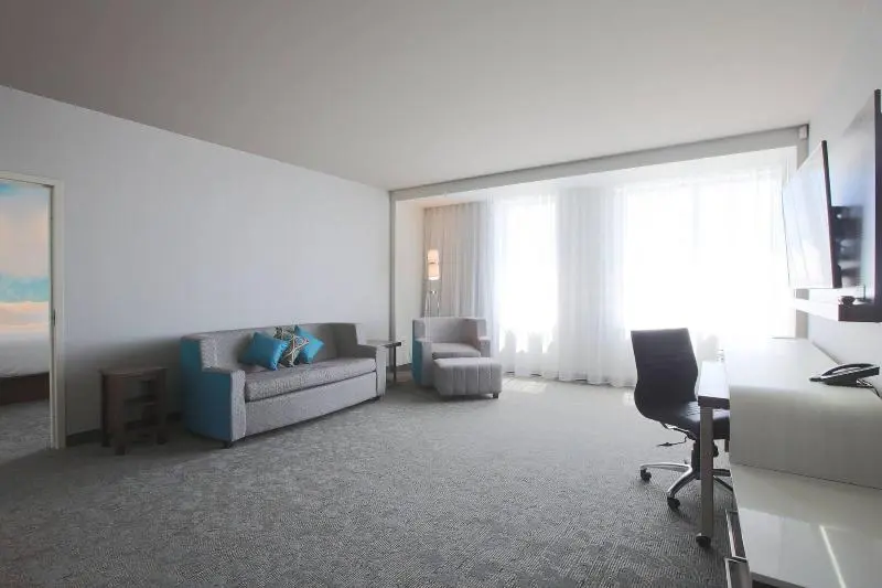キングサイズベッドのスイートルーム, Courtyard By Marriott Montreal Brossard