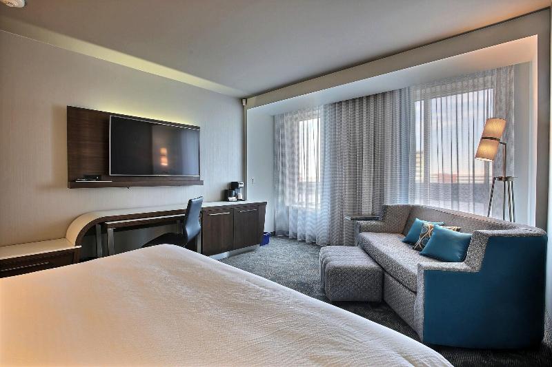 스탠다드 룸 킹사이즈 침대, Courtyard By Marriott Montreal Brossard