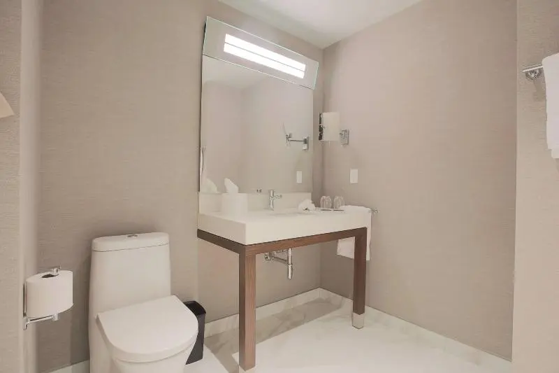 キングサイズベッドのエクゼクティブルーム, Courtyard By Marriott Montreal Brossard