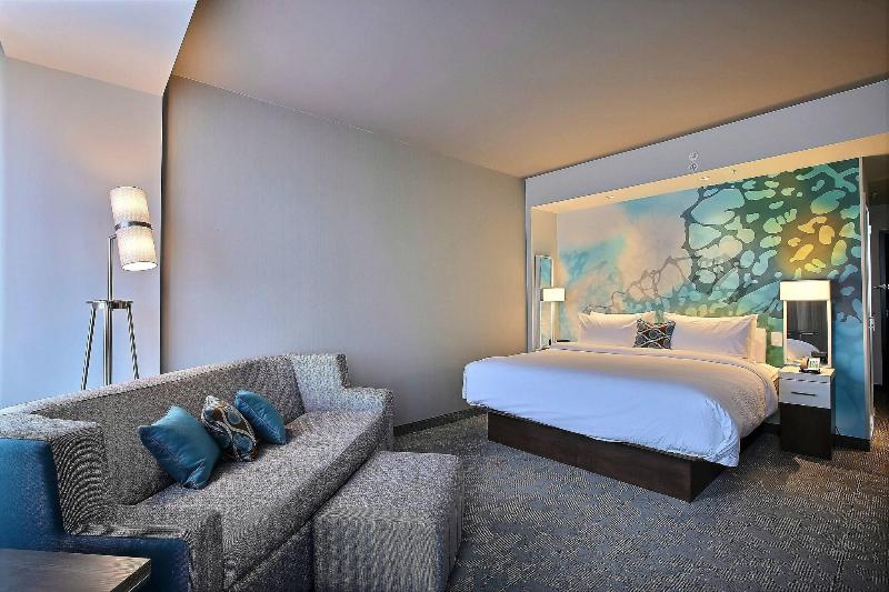 キングサイズベッドのスタンダードルーム, Courtyard By Marriott Montreal Brossard