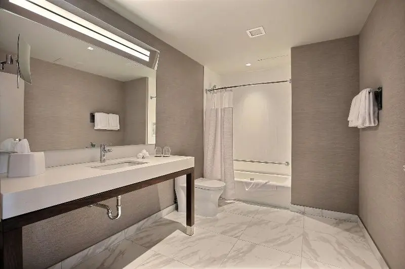 クイーンサイズベッドのエクゼクティブルーム, Courtyard By Marriott Montreal Brossard