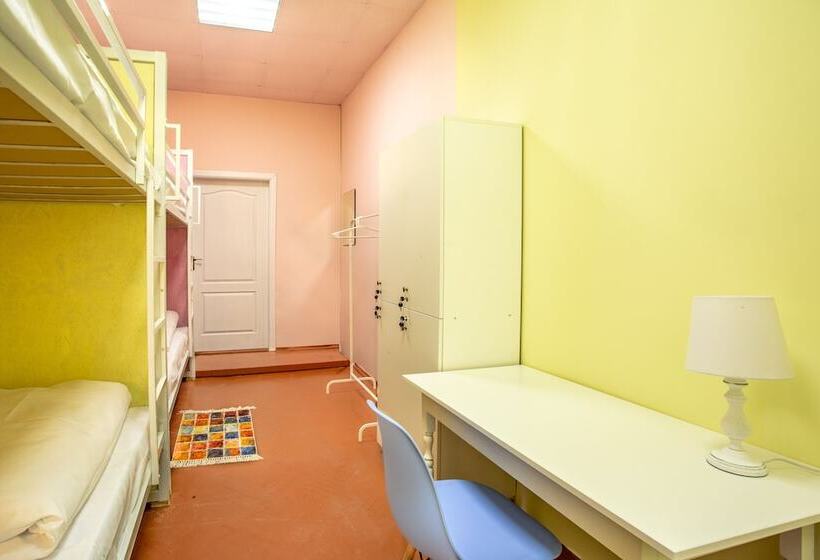 تختخواب در اتاق مشترک, P2b Hostel & Bar